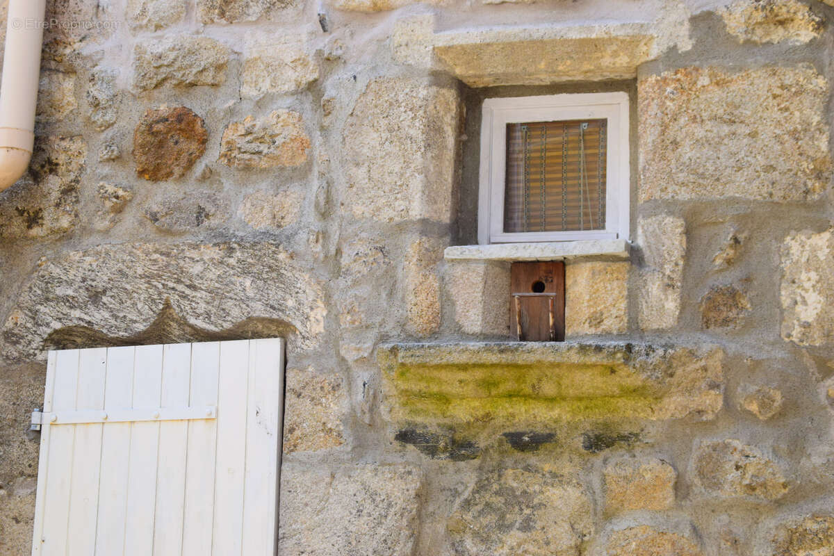 Maison à MONTPEZAT-SOUS-BAUZON