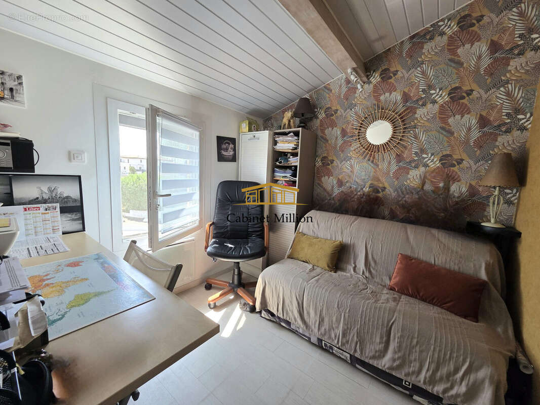 Maison à VIC-LA-GARDIOLE