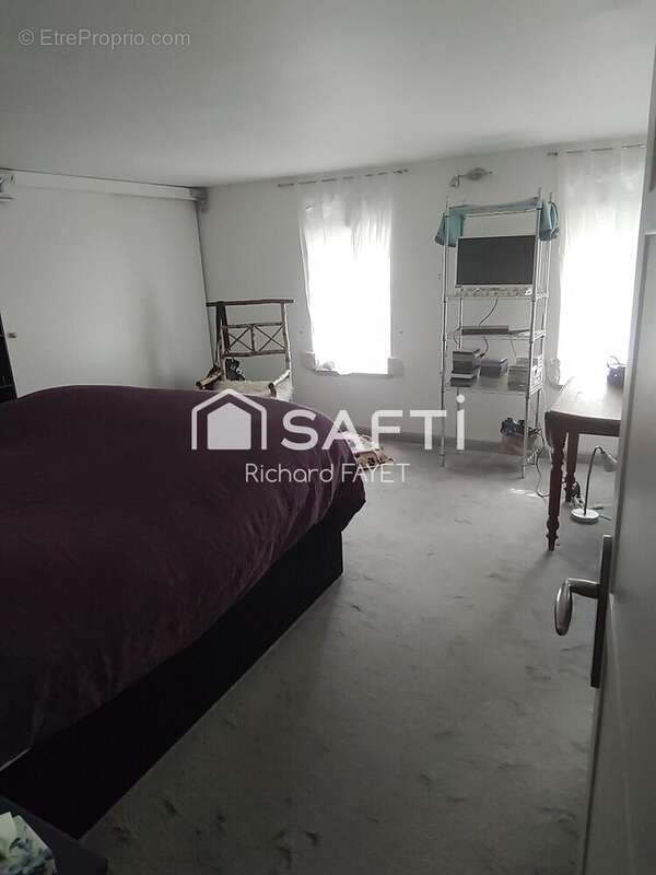 Maison 211 m² à Saint-Genis-De-Saintonge  - photo 8