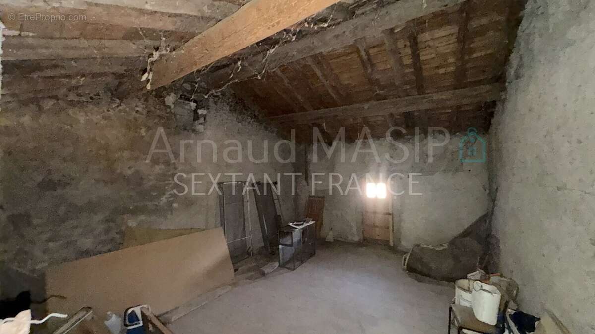 Maison de hameau 4f a renover, 3-ch, jardin, terrasse, grange attenante - photo 16