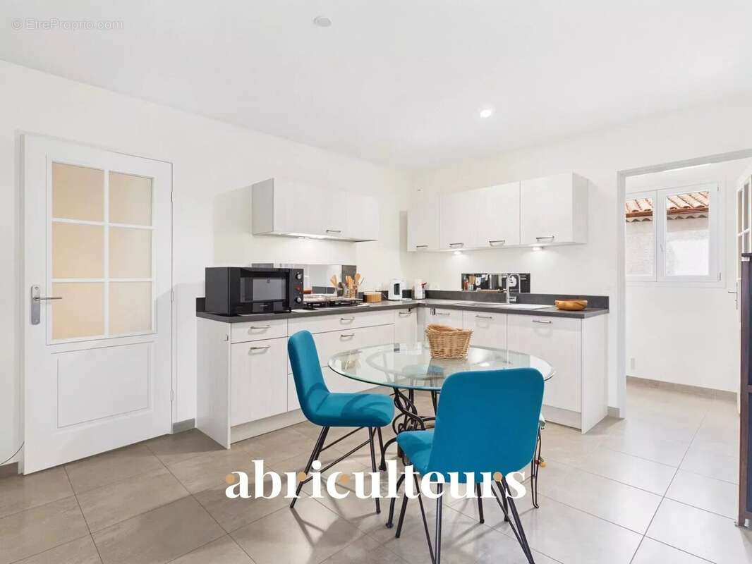 Appartement à PELISSANNE