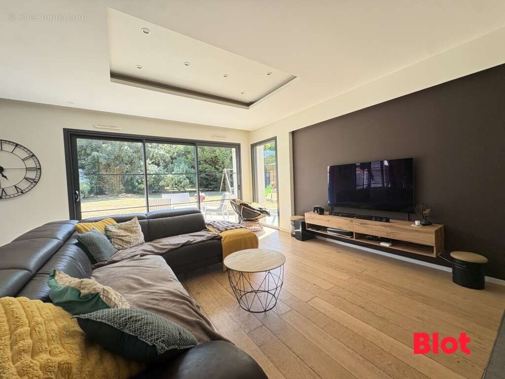 Maison 155 m² à Saint-Peran  - photo 3