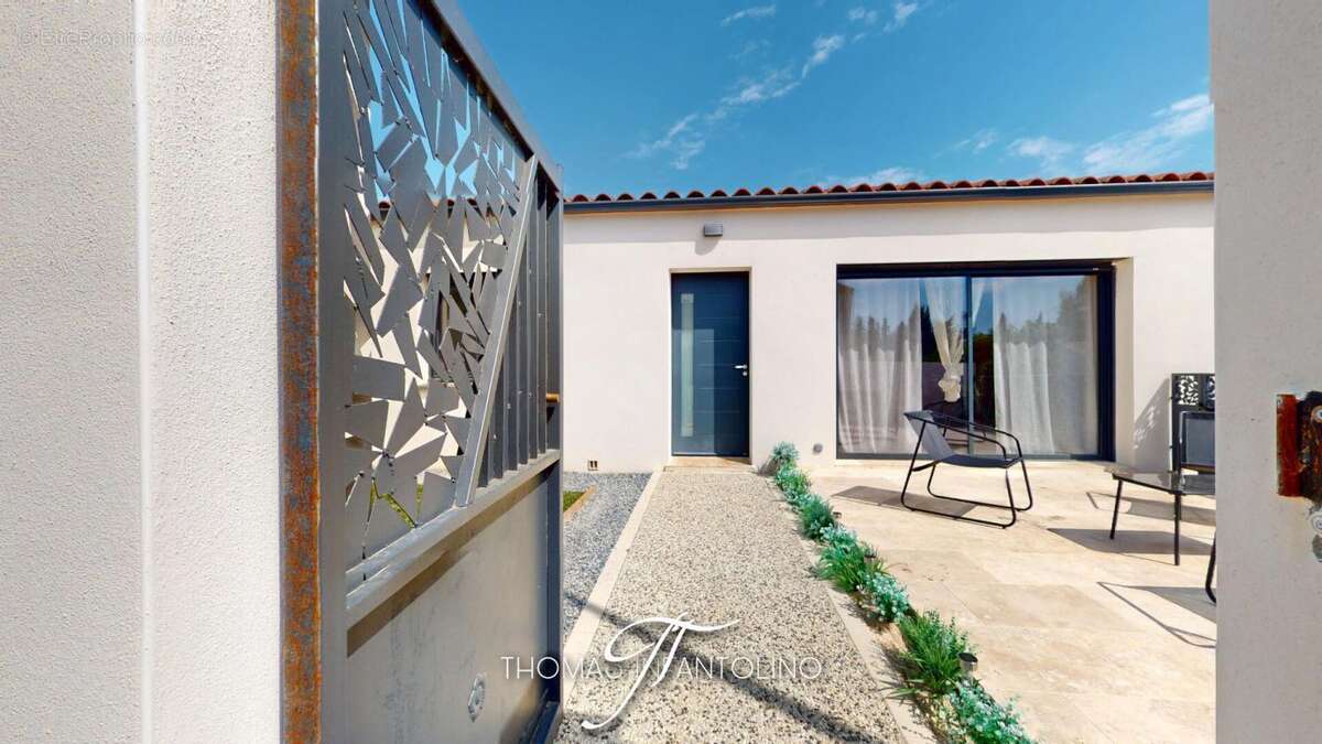 En exclusivite - plain pied - 3 chambres dont une suite parentale - climatisation gainable - garage - vue degagée - photo 8