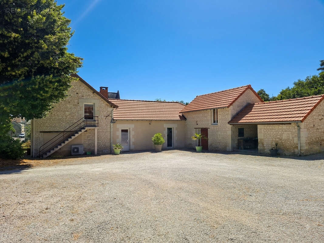 Maison 210m² à antogny-le-tillac - photo 2