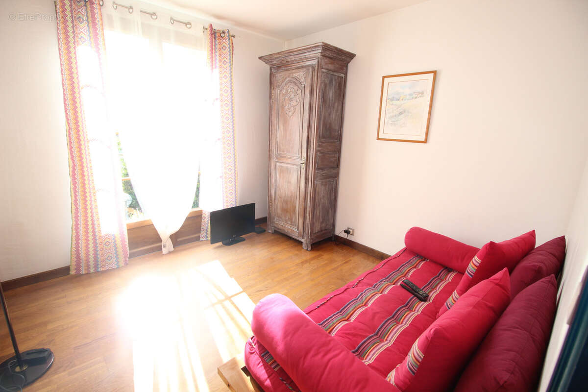 Maison à VARENNES-JARCY