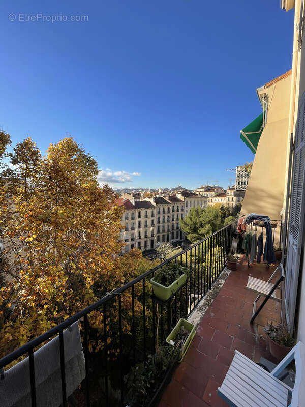 Appartement à MARSEILLE-4E