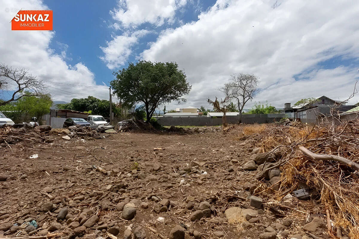 Terrain à SAINT-PIERRE