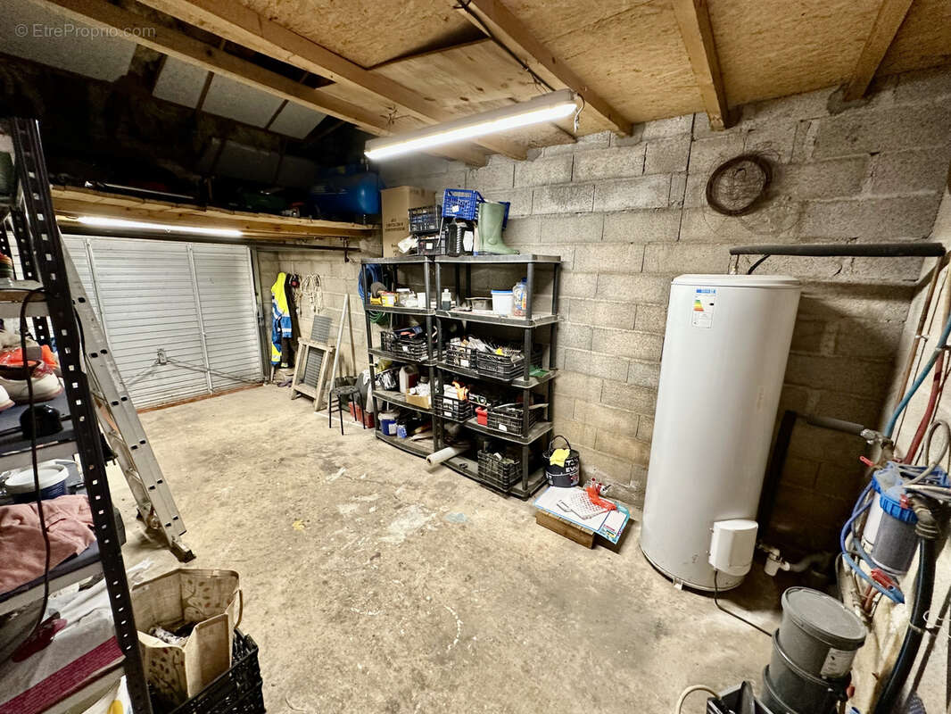St Gilles (30): Grande Villa T5 de 117 m2 sur 253 m2 de terrain avec garage et deux parkings - photo 15