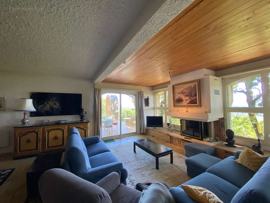 Maison à PUY-L&#039;EVEQUE