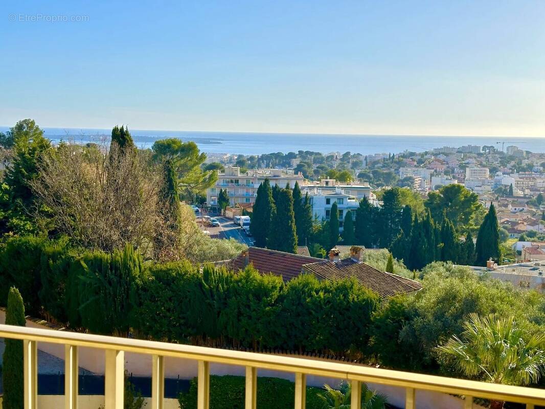 Appartement à LE CANNET