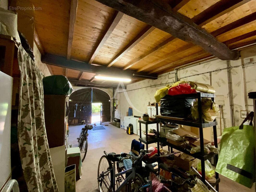 Maison à SAINT-GENIS-DE-SAINTONGE