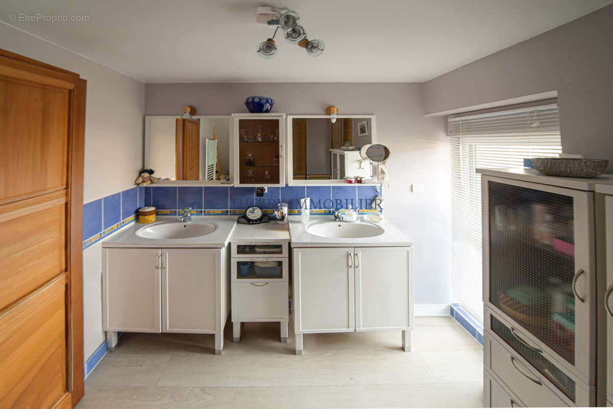 Propriété du 19e siècle en pierres apparentes de 210 m2 habitables + dépendance sur 1281 m2 de terrain - photo 16
