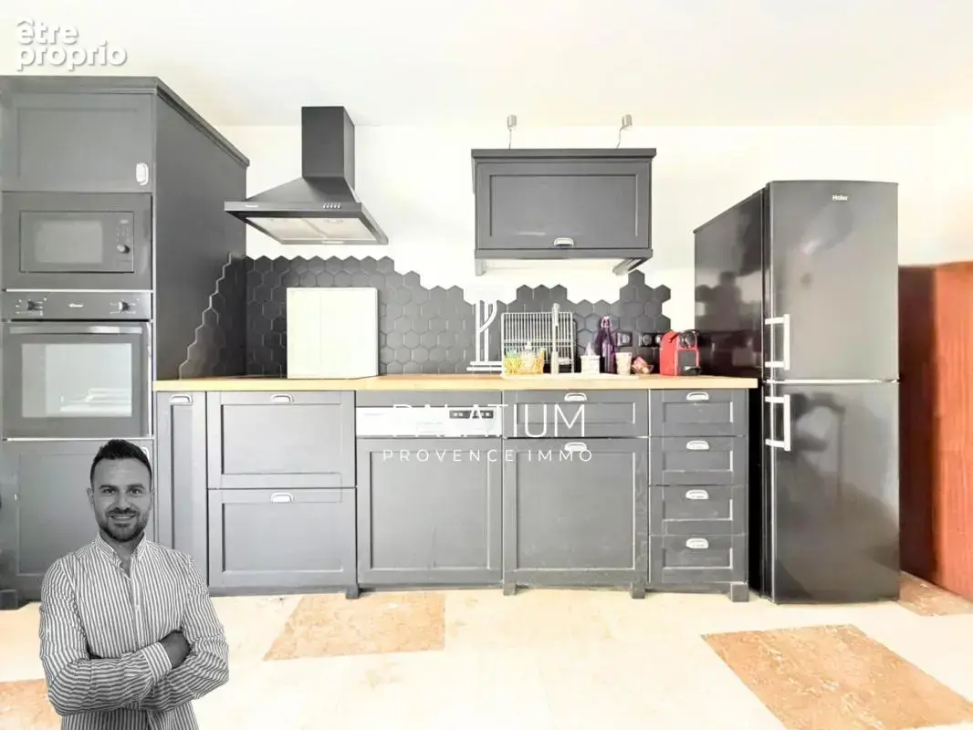 Demeure de caractère de 215 m² – Deux bâtisses des XVIe et XVIIIe, cœur de Grans - photo 14