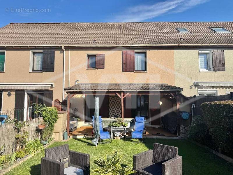 Maison à COMBS-LA-VILLE