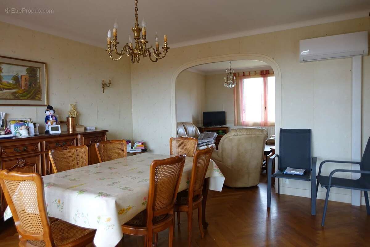 Maison à ROMANECHE-THORINS