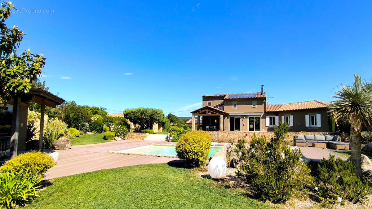 Propriété d’exception avec piscine et 3 600 m2 en bordure de campagne près d’Uzès - photo 6