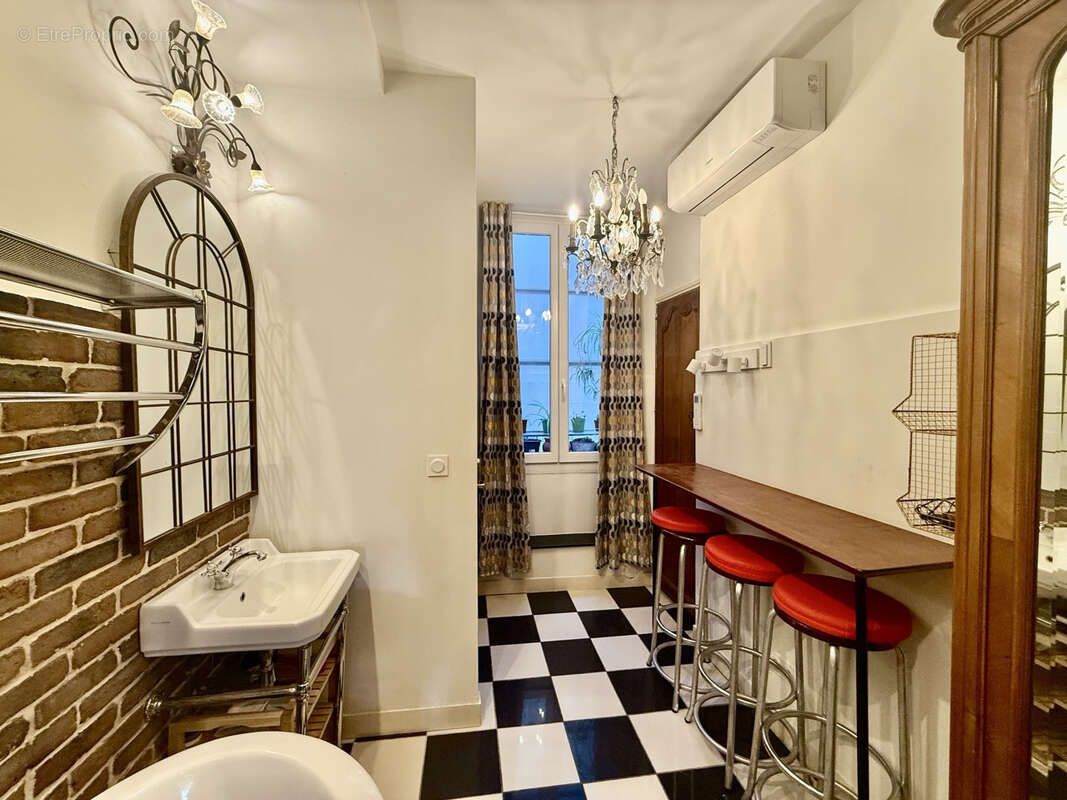 Appartement à MARSEILLE-1E