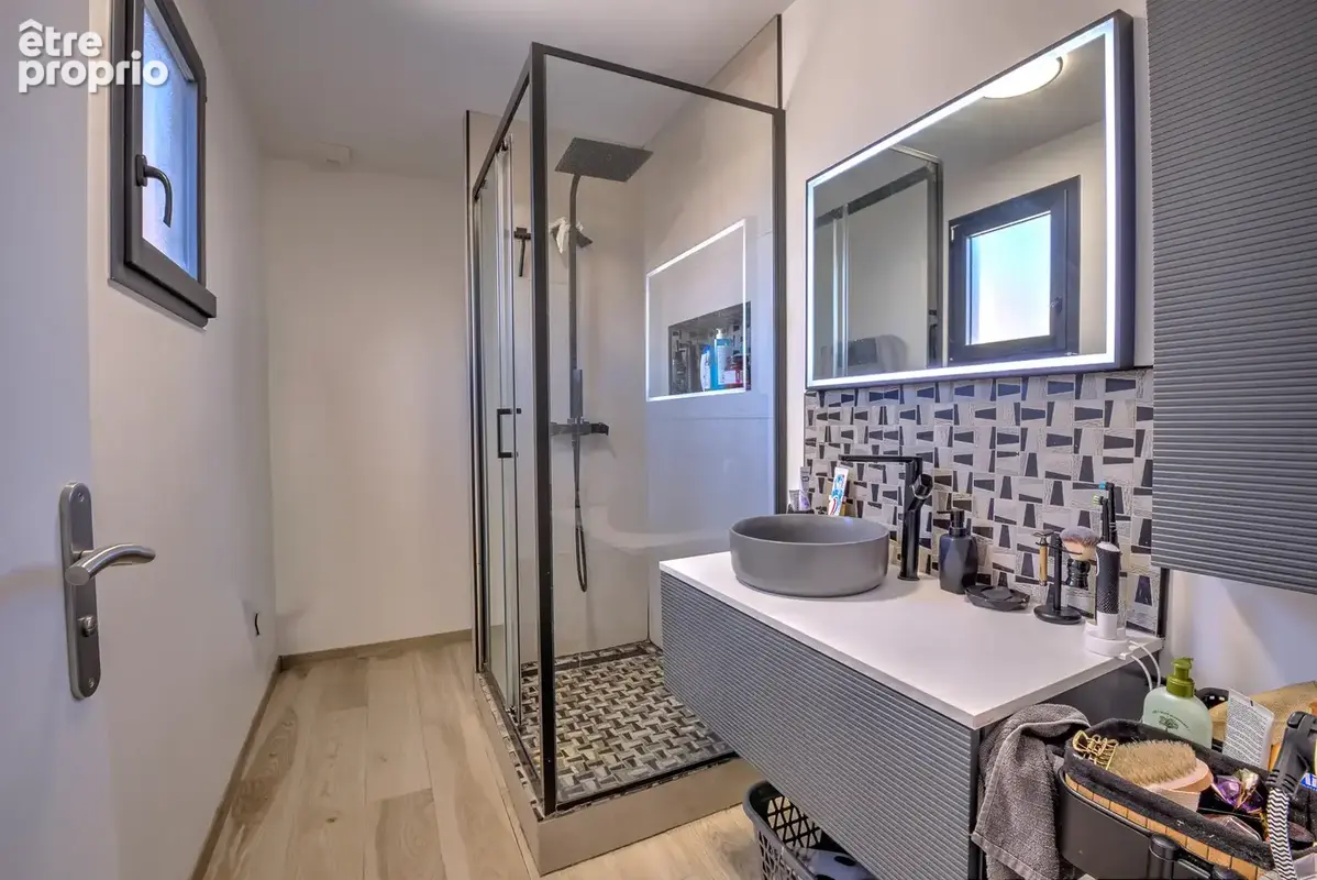 LA MÈDE   Maison récente de plain-pied avec piscine et belles prestations - photo 9