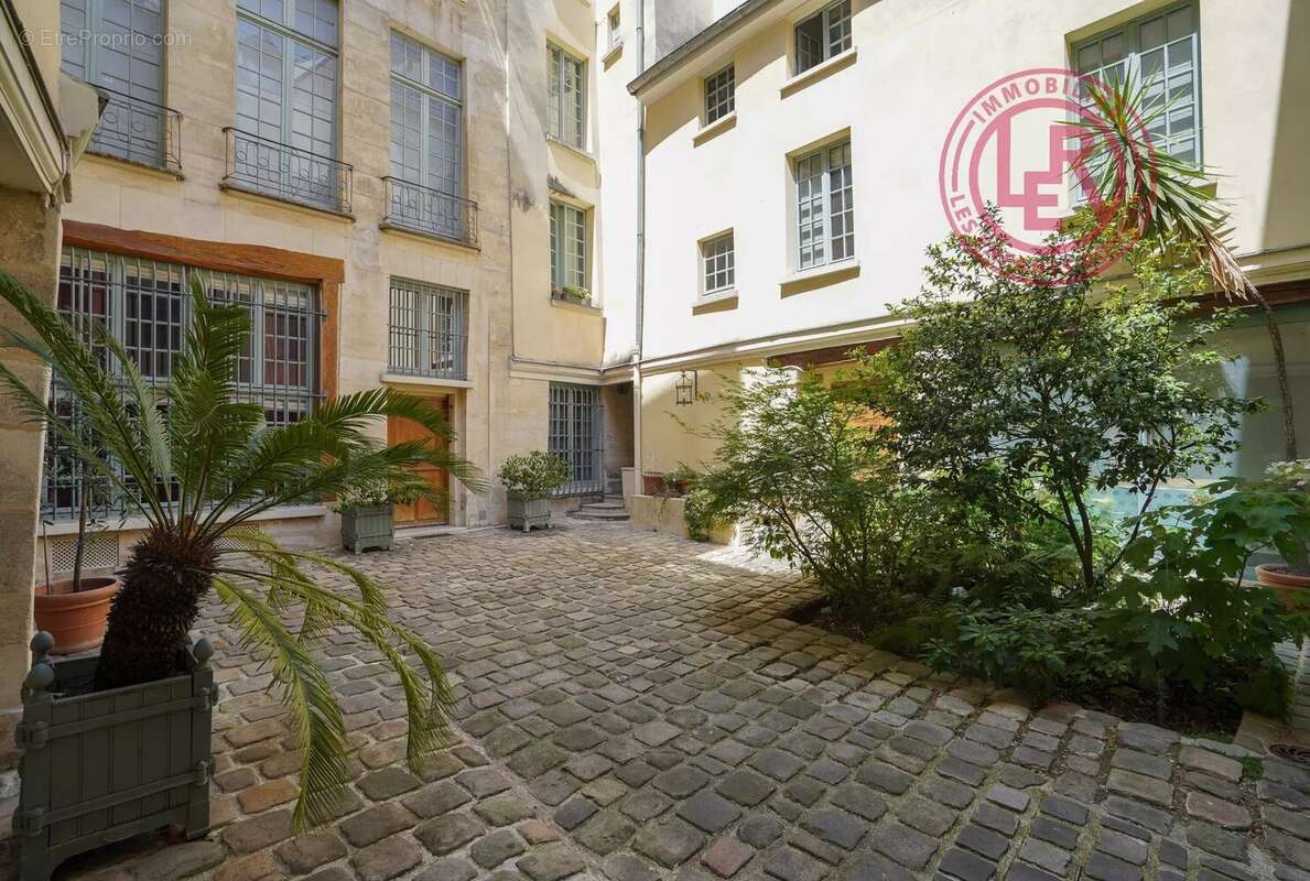 Appartement à PARIS-4E