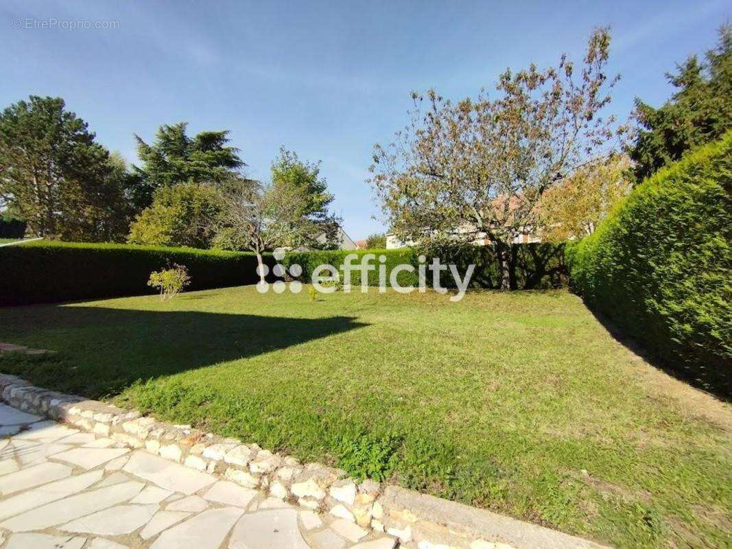 Maison à SAINT-ARNOULT-EN-YVELINES