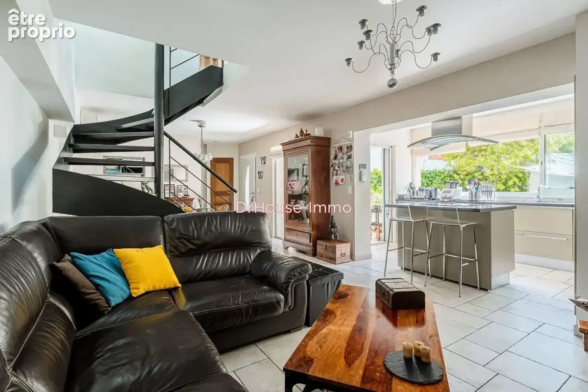 Maison 4 pièces 124 m² à vendre à Marseille-7e (13007) - photo 7