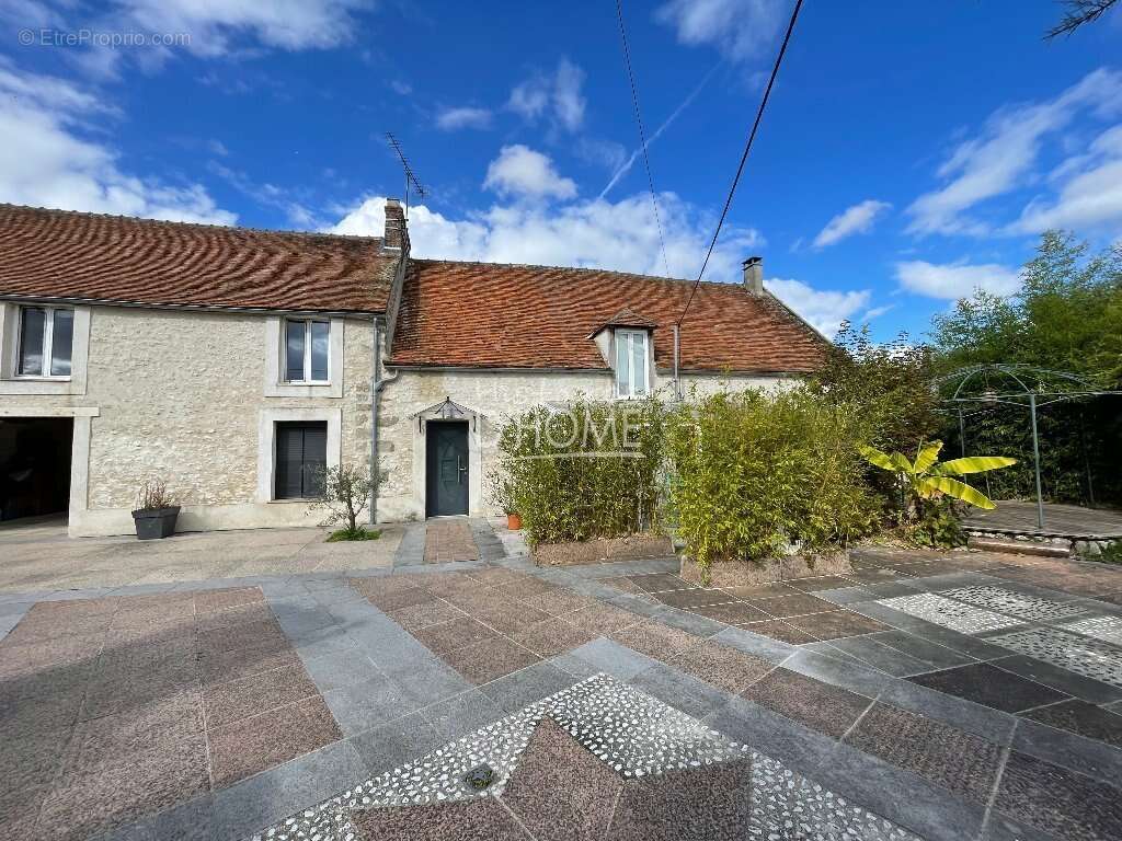 Maison à JOUY-LE-CHATEL