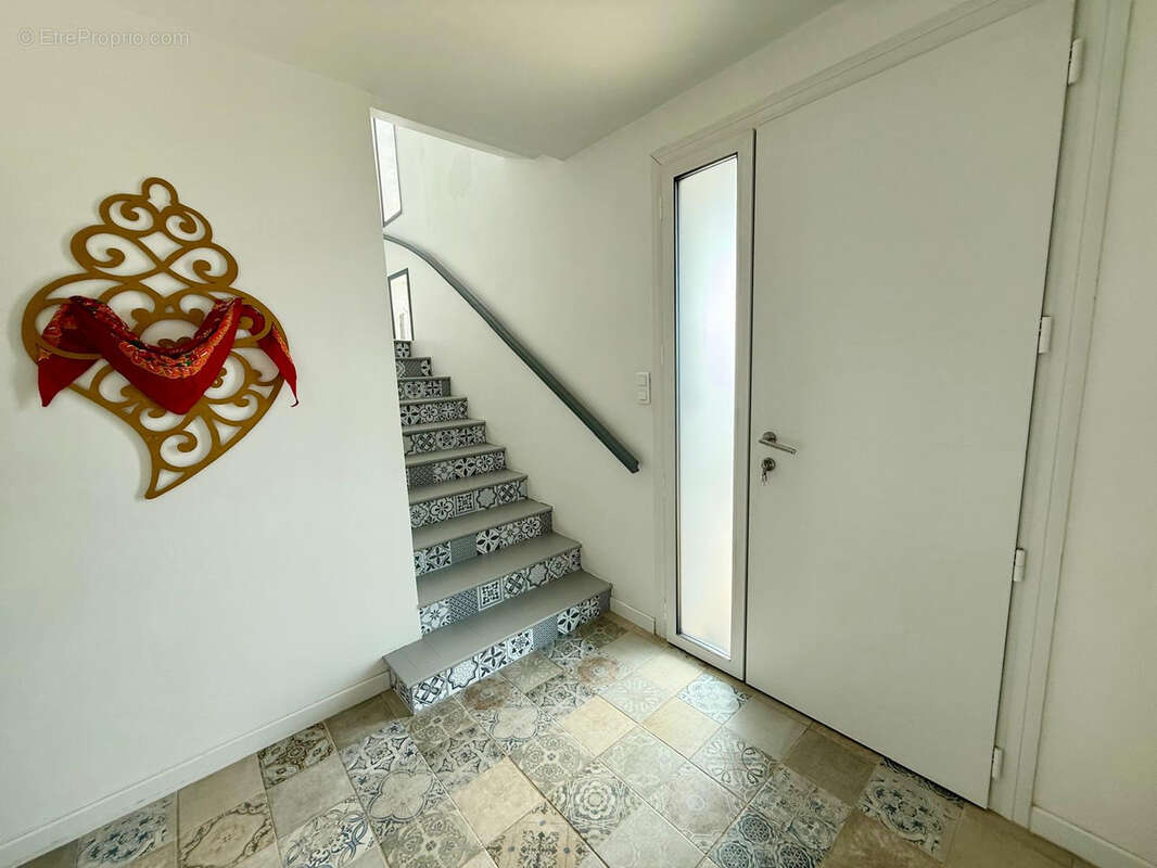 Maison familiale 6 chambres avec appartement indépendant, piscine et grand garage à Mably - photo 9
