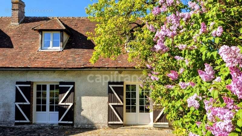 Héritage 1 849 ... Une maison de caractère rare et authentique de 135m², 5 chambres, 2 000m² de terrain, Serazereux (28) - photo 2