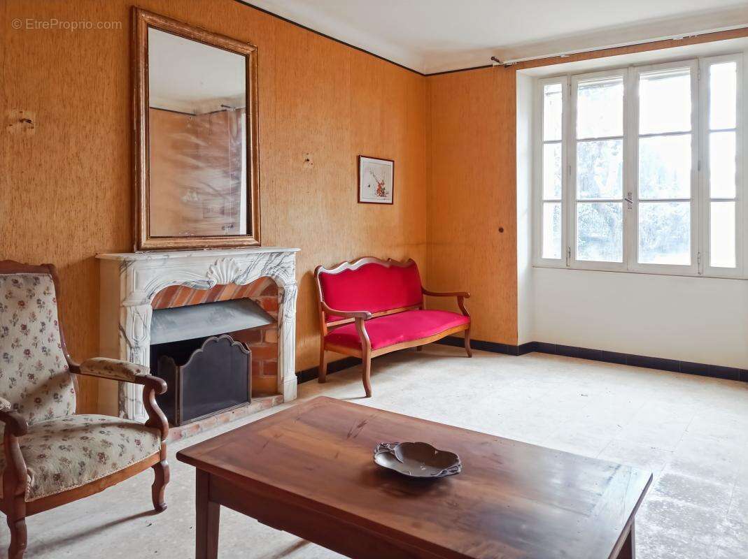 Maison à LAUDUN-L'ARDOISE