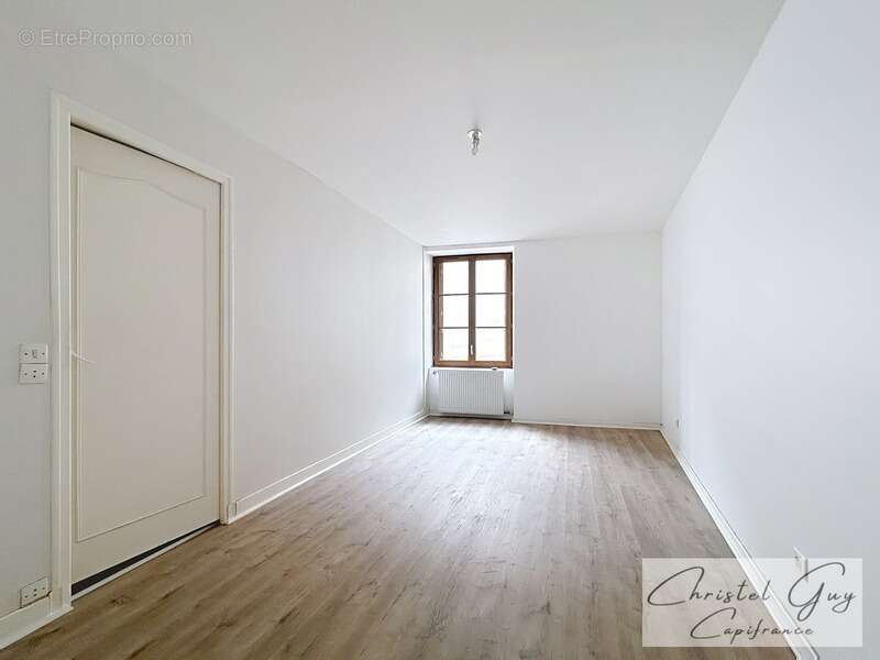 MONTVAL SUR LOIR (72500)centre ville, maison plain-pied à vendre T4 avec garage sur parcelle de 315 m² - photo 7