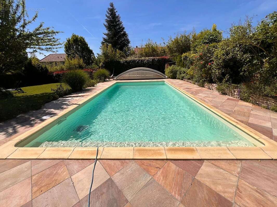 Maison à SAINT-NOM-LA-BRETECHE