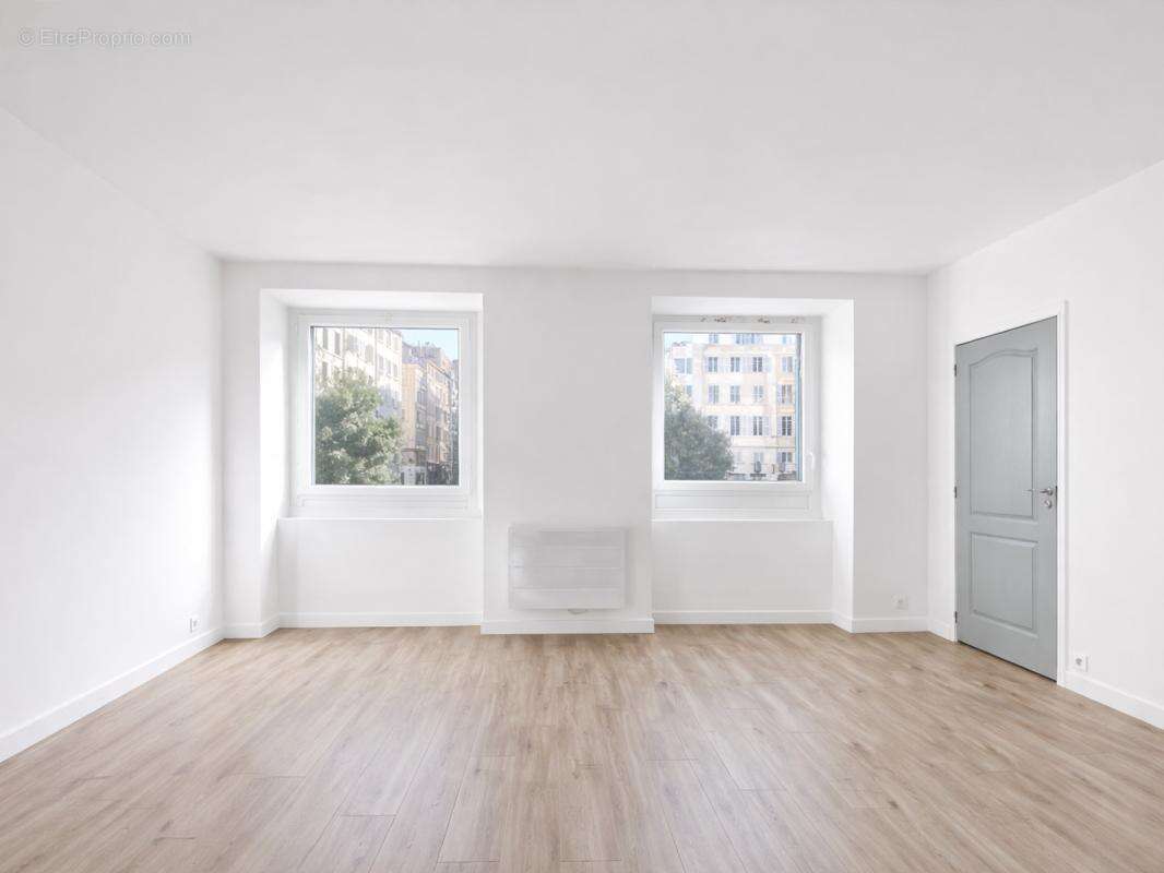 Appartement à MARSEILLE-1E