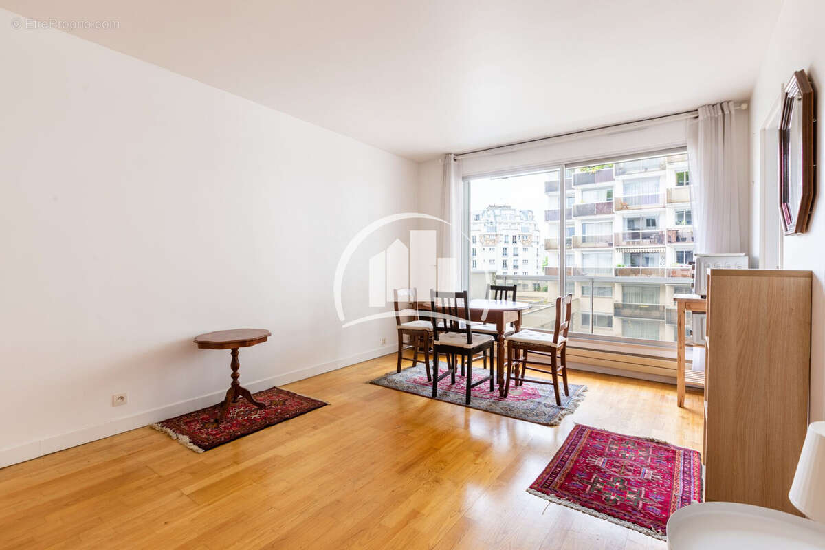 Appartement à PARIS-11E
