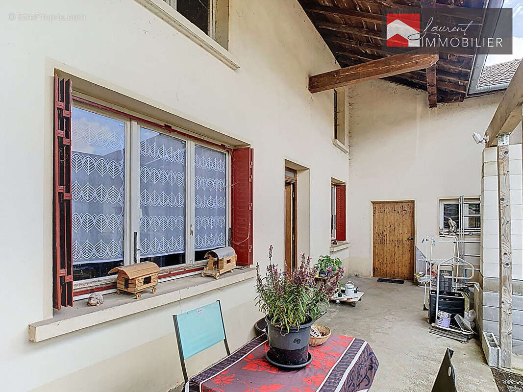 Maison à PONT-DE-VAUX