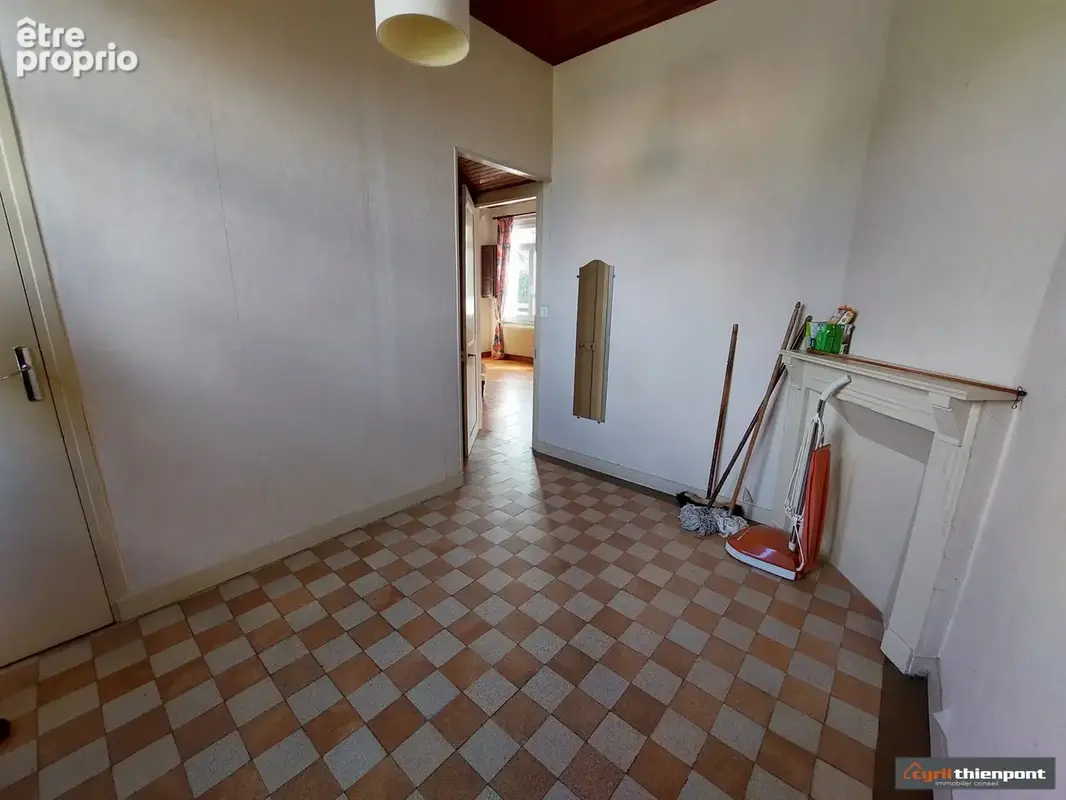 bureau avec accès étage et garage