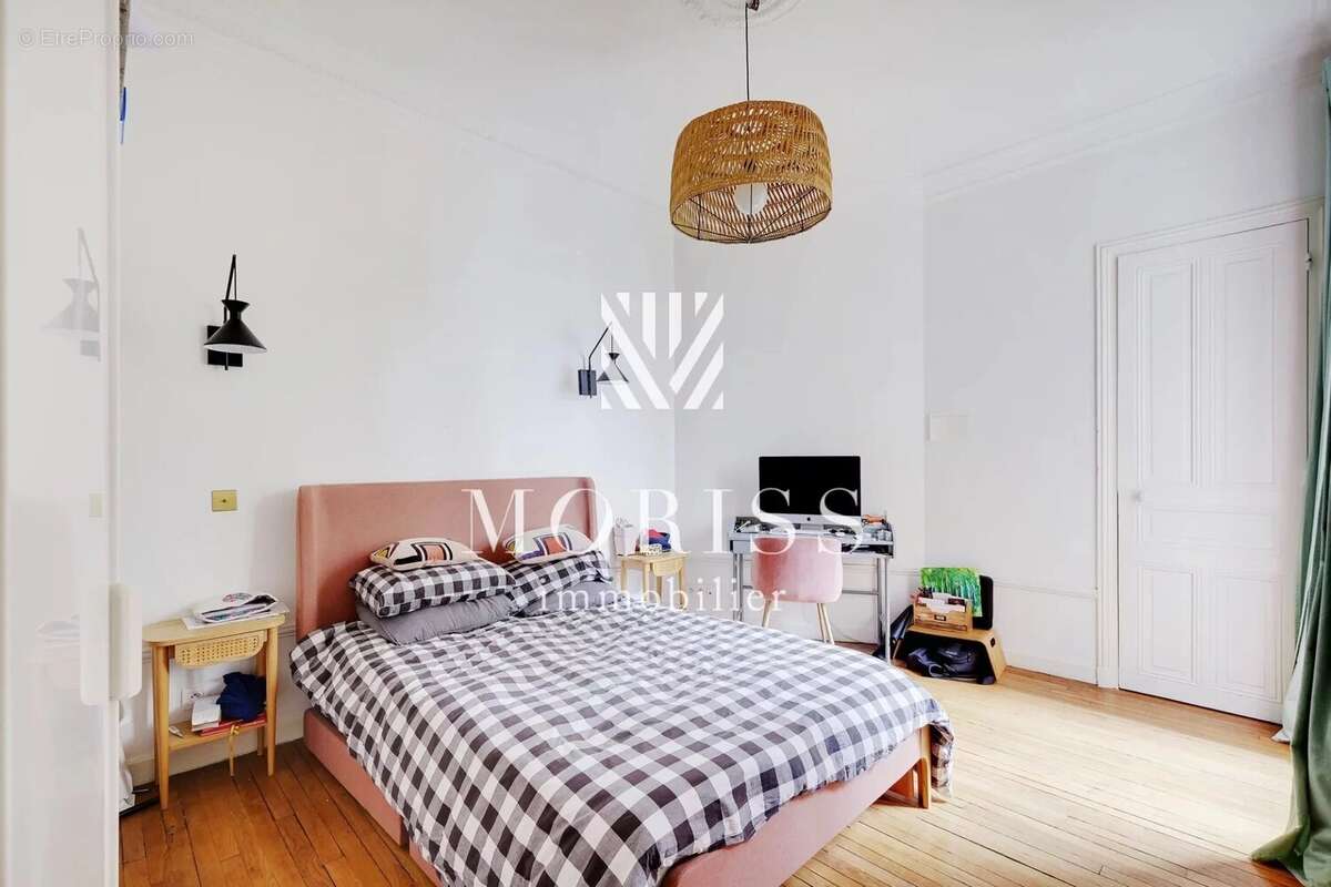 Appartement à PARIS-17E