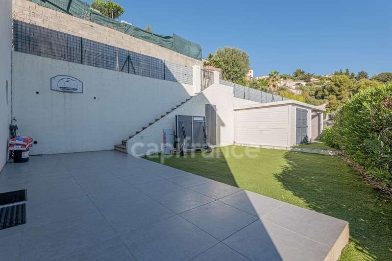 Maison à SAINT-LAURENT-DU-VAR