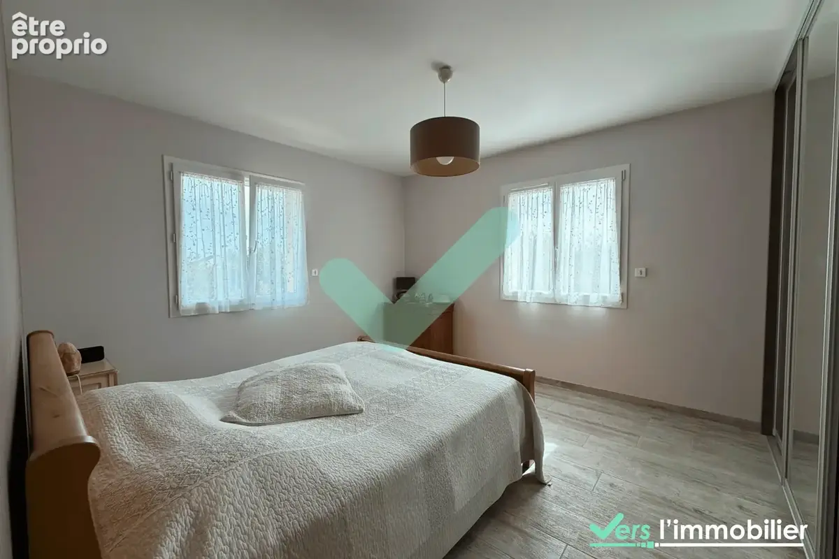 Belle maison contemporaine de 194 m2 de 2015 avec 4 chambres, sous sol et garages - photo 10