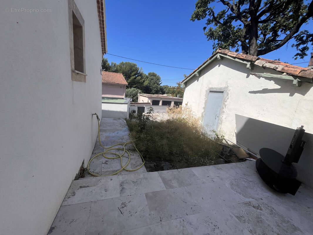 Toulon Ouest, maison 125M2, 4 chambres, parcelle 556M2, 3 parkings, dépendances. - photo 11