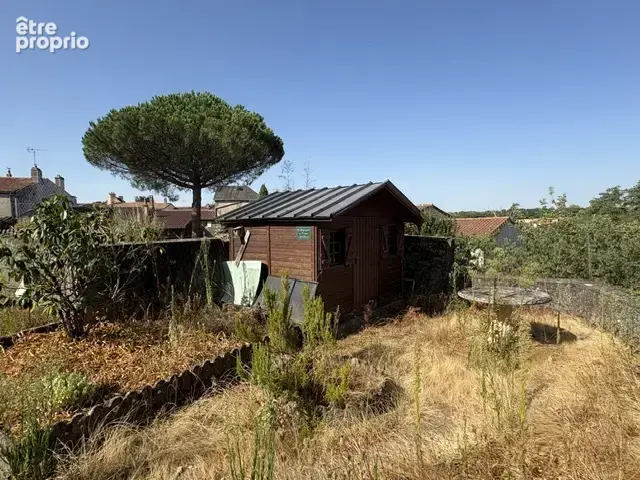 A vendre à Tiffauges belle maison de bourg 112 m2 +dépendance +terrain constructible 194000 frais d'agence inc - photo 24