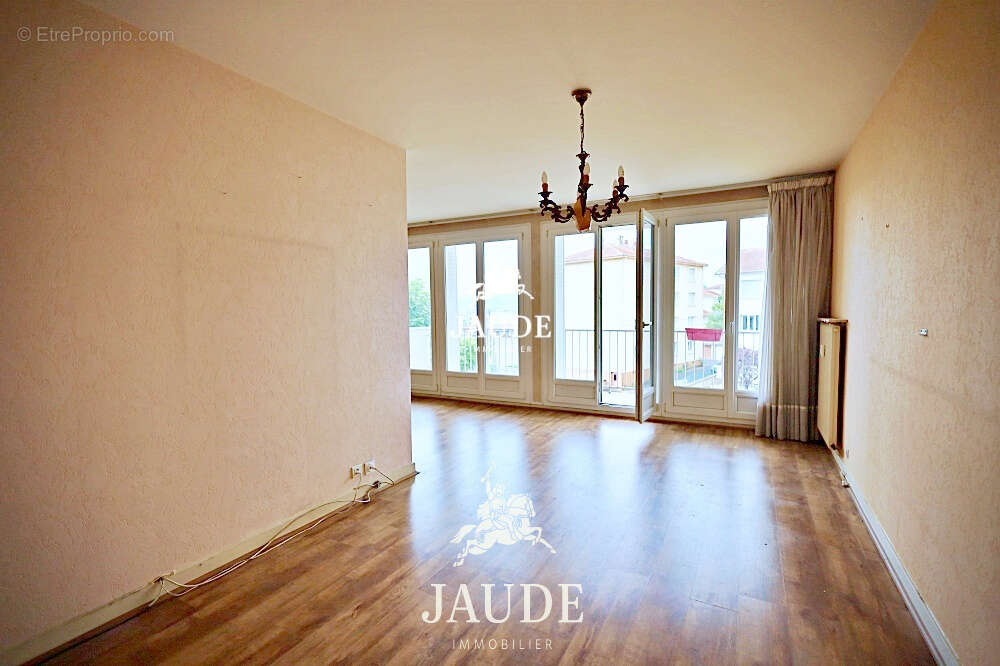 Appartement T4 de 87 m2 avec balcon, cave et garage   Clermont-Ferrand - photo 3