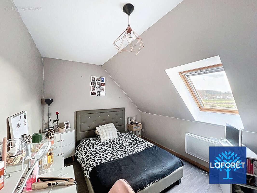 Maison à D'HUISON-LONGUEVILLE