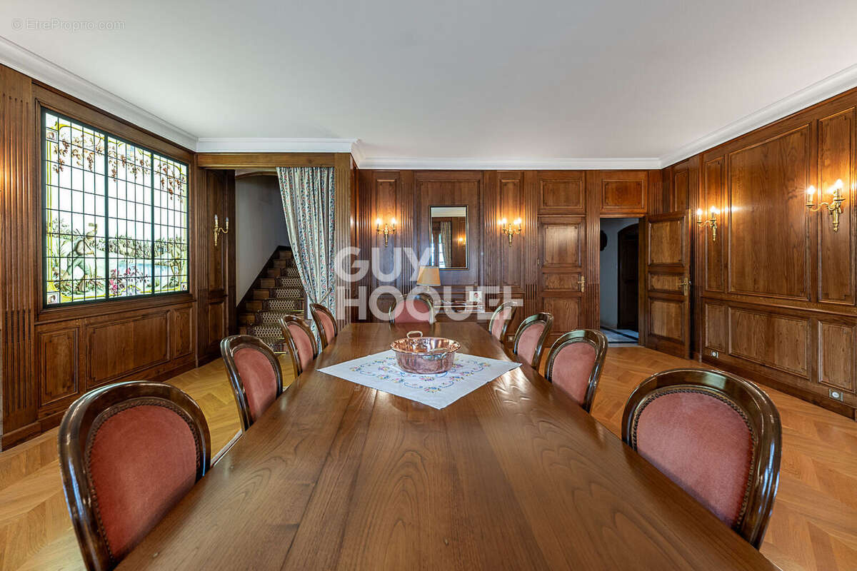 Maison 11 pièces - 380 m² habitable proche commerces et écoles. - photo 5