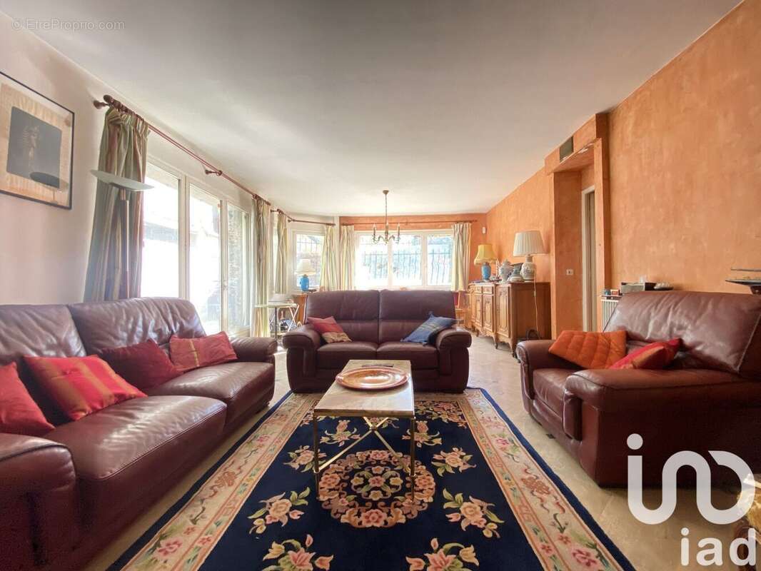 Photo 7 - Maison à LE MESNIL-SAINT-DENIS