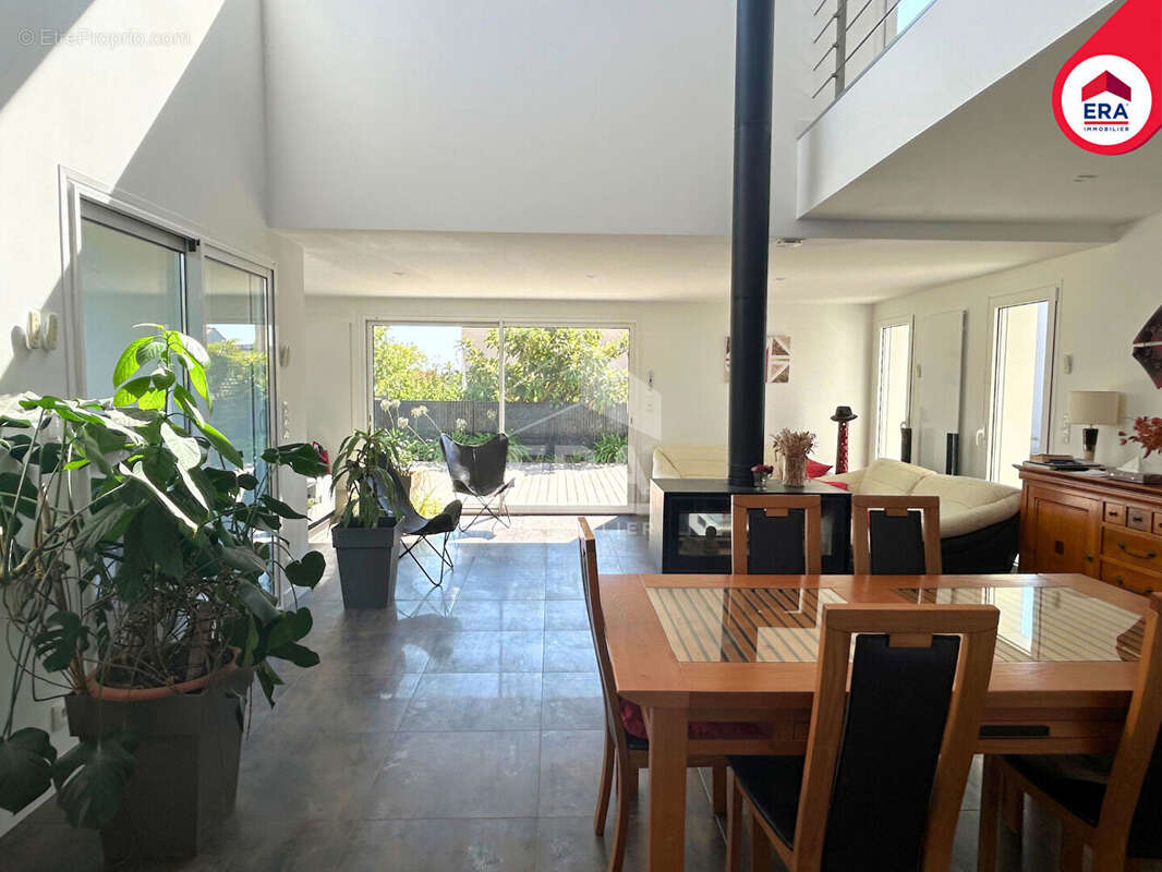 Maison à MONTGERMONT