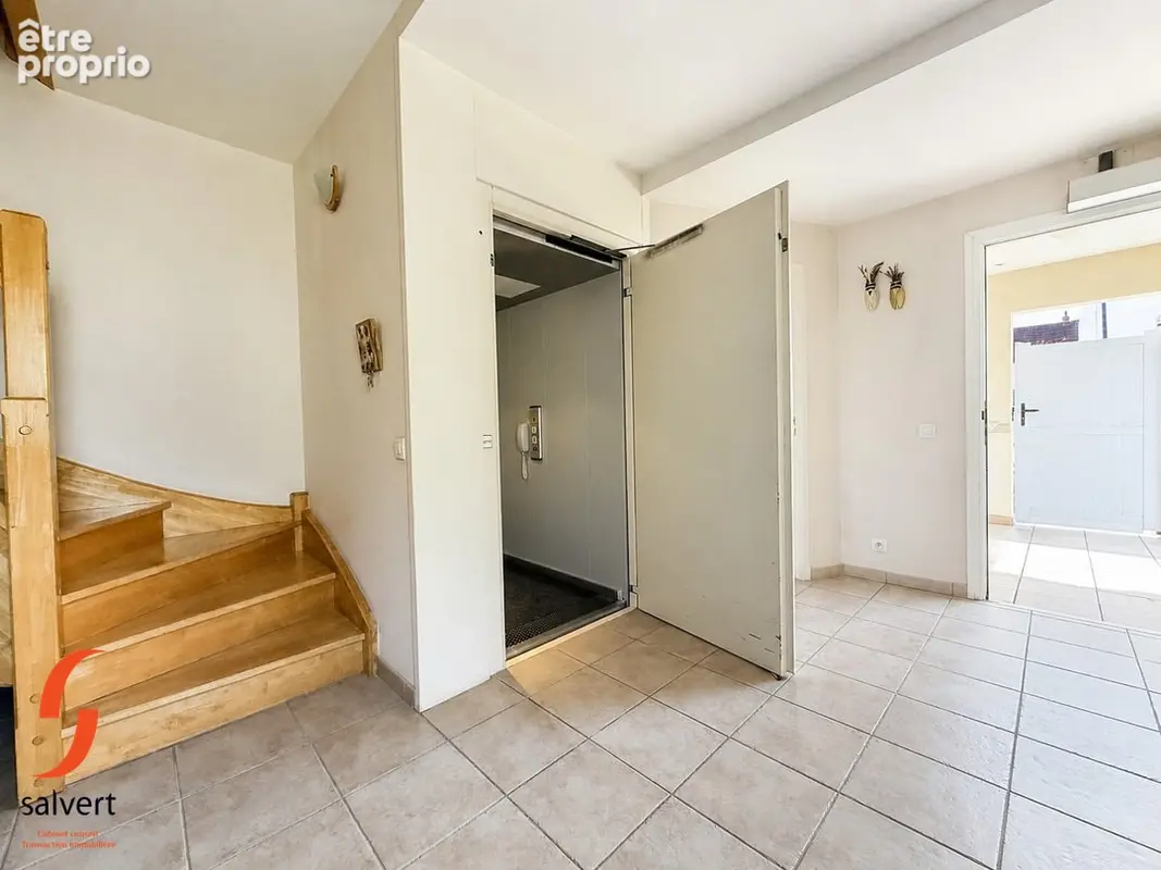 A vendre, Maison 4 chambres, ascenseur, garage, jardin. - photo 12