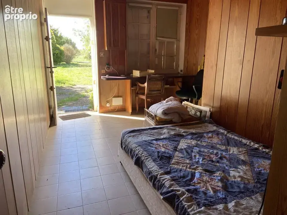  LONGERE ST ESTEPHE 3 CHAMBRES SUITE PARENTALE, UN STUDIO,