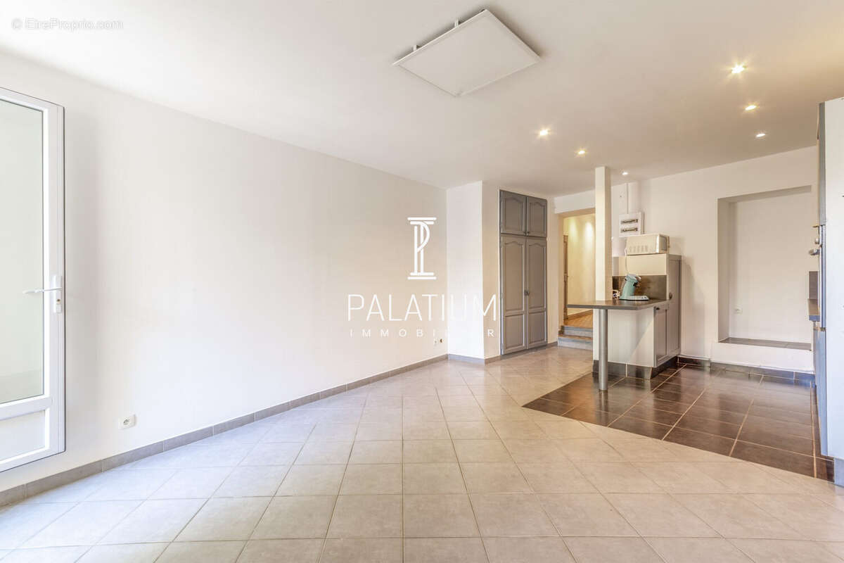 Appartement à GREOUX-LES-BAINS