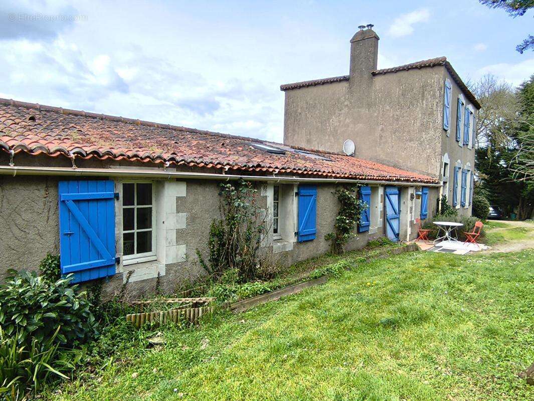 Maison bourgeoise Divatte Sur Loire 7 pièces 234 m2 - photo 17