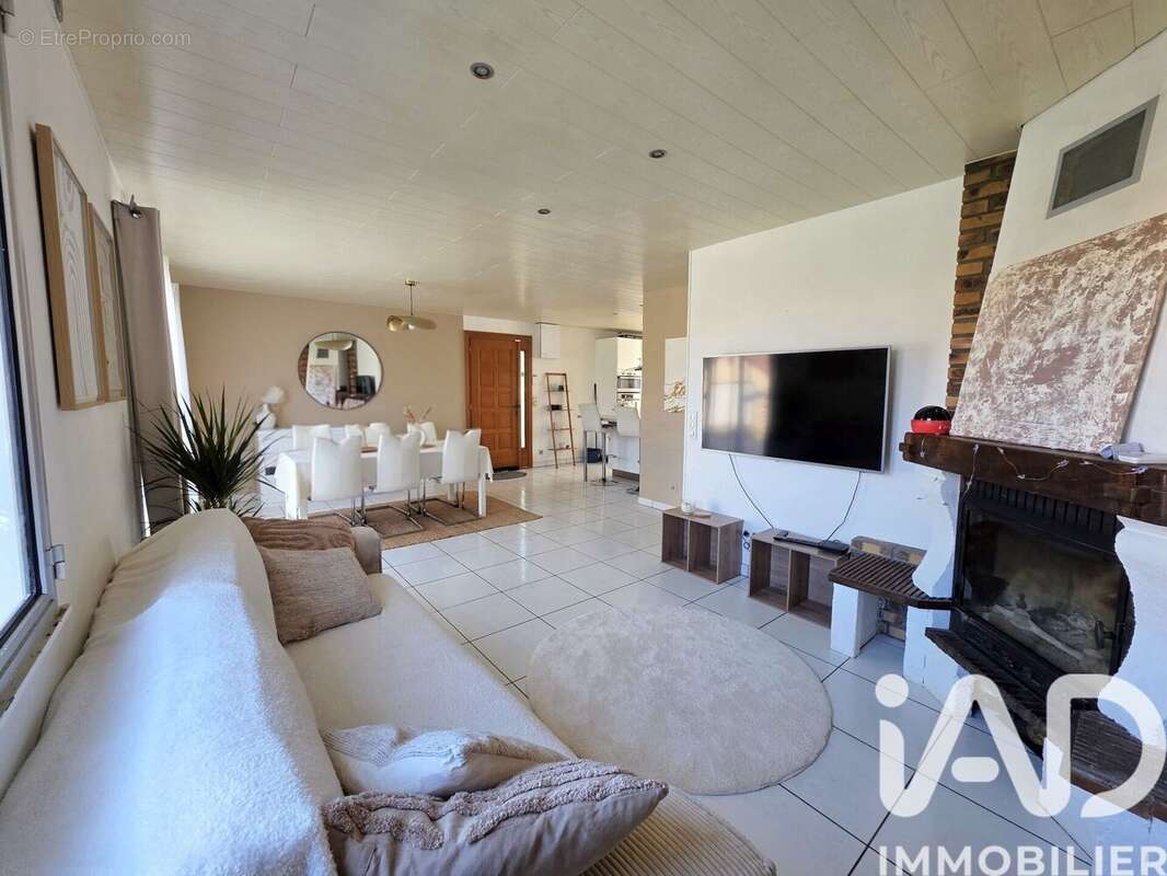 Photo 3 - Maison à MONDONVILLE-SAINT-JEAN